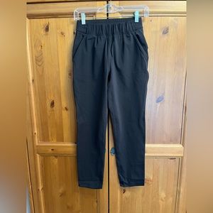 Aritzia Babaton Weekender black pants Women's size XS